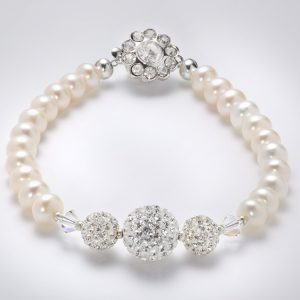 Freshwater pearls and swarovski crystal bracelet . Crystal clasp