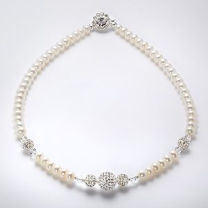 Freshwater pearls and swarovski crystal Necklace . Crystal clasp