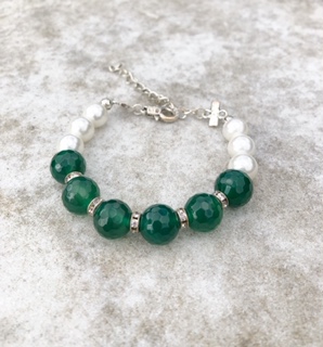Caltic - Swarovski pearls and Green Faceted Agate